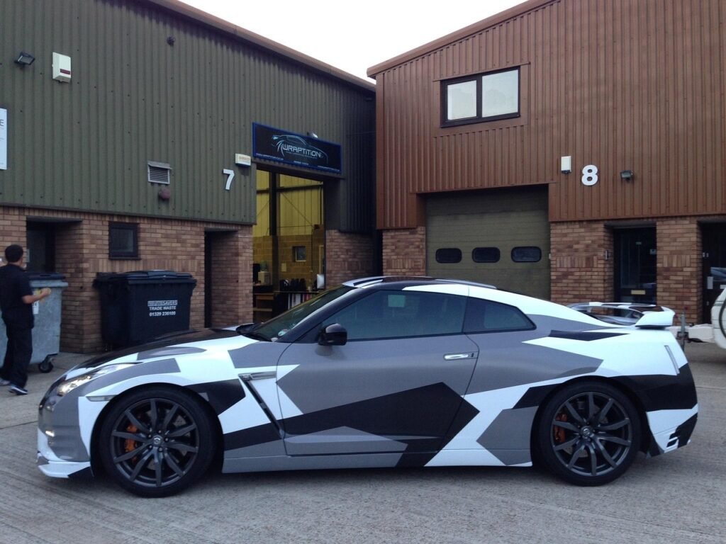 découvrez le car wrapping, une technique innovante pour personnaliser et protéger votre véhicule avec un film adhésif de haute qualité. changez le style de votre voiture rapidement et sans peinture.