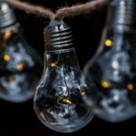 découvrez des astuces pratiques pour réduire vos dépenses d'électricité et économiser sur vos factures d'énergie tout en préservant l'environnement.