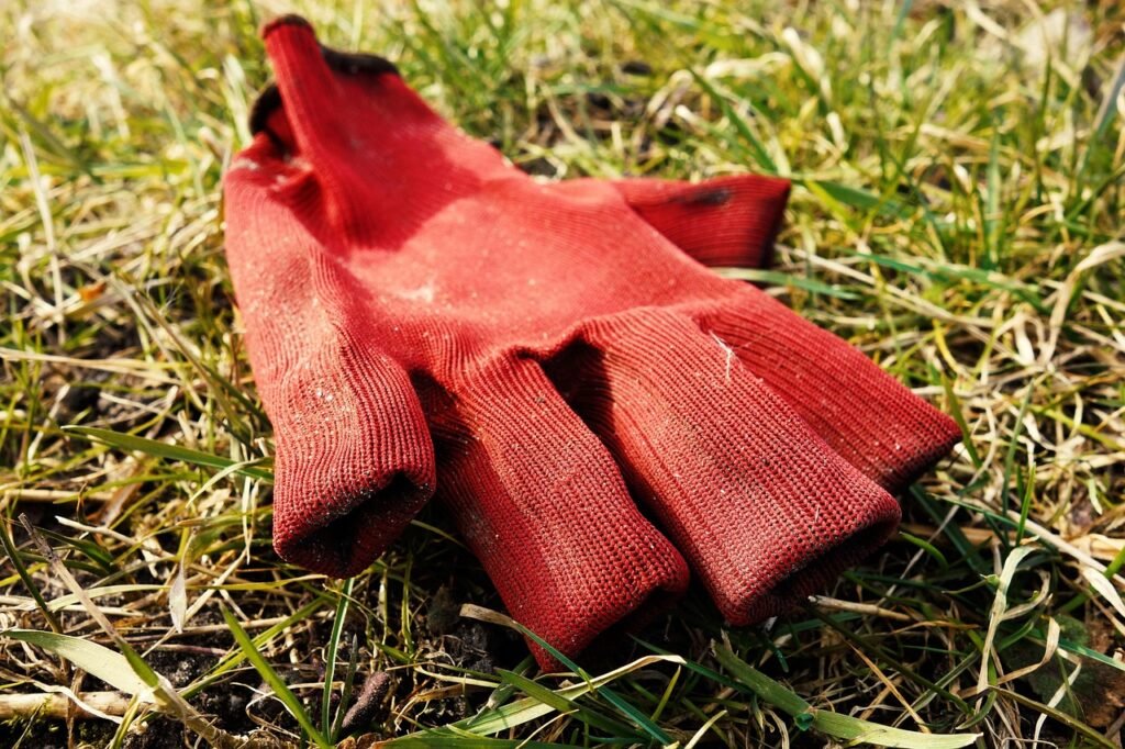découvrez notre sélection de gants de travail adaptés à tous vos besoins professionnels pour une protection optimale et un confort durable.