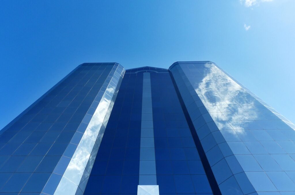 Quelles sont les SCPI les plus prometteuses pour investir dans l’immobilier sans risques majeurs ?